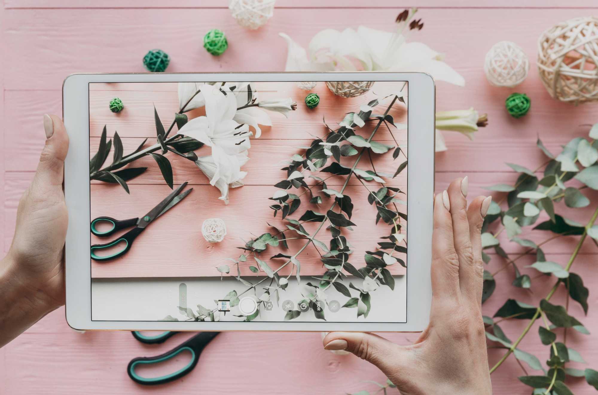 close-up-hands-holding-tablet close-up-hands-holding-tablet